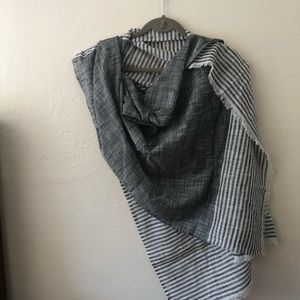 NWOT Light weight gray/off white color